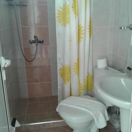 Stephanovy בית הארחה 2*